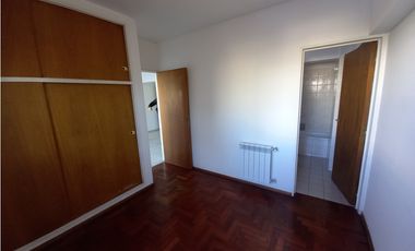 Departamento 1 Dormitorio con Balcón Frente a Plaza de Godoy Cruz