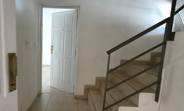 Departamento de dos dormitorios en PB con cochera.
