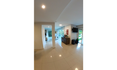 VENTA - Casa 6 ambientes de 2 plantas con pileta - RUMENCO