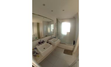 VENTA - Casa 6 ambientes de 2 plantas con pileta - RUMENCO