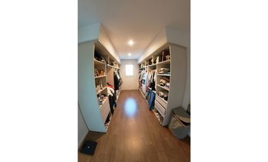 VENTA - Casa 6 ambientes de 2 plantas con pileta - RUMENCO