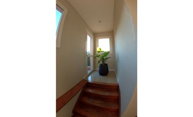 VENTA - Casa 6 ambientes de 2 plantas con pileta - RUMENCO