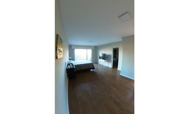 VENTA - Casa 6 ambientes de 2 plantas con pileta - RUMENCO