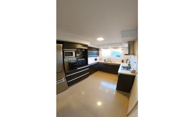 VENTA - Casa 6 ambientes de 2 plantas con pileta - RUMENCO