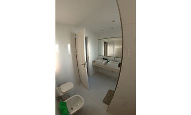 VENTA - Casa 6 ambientes de 2 plantas con pileta - RUMENCO