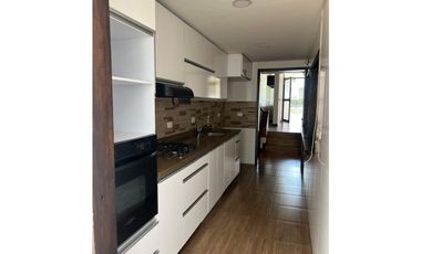 RENTA AMPLIA Y HERMOSA CASA CERCA A LA AVENIDA 30 DE AGOSTO DE PEREIRA