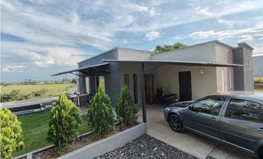 Casa campestre independiente para arriendo en Tres Puertas, Pereira!!