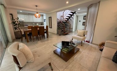 CASA EN CONJUNTO CERRADO RODEADA DE VERDE