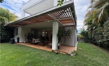 CASA EN CONJUNTO CERRADO RODEADA DE VERDE
