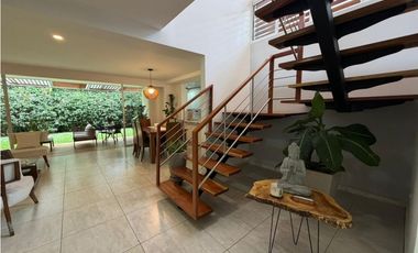 CASA EN CONJUNTO CERRADO RODEADA DE VERDE