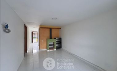 Casa en conjunto en arriendo. Sector San Marcel. Manizales.