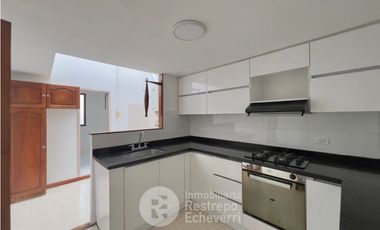 Casa en conjunto en arriendo. Sector San Marcel. Manizales.