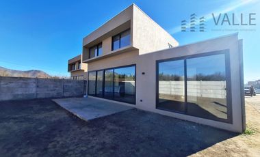Se arrienda casa Nueva San Damián 3 d /oficina/ 3 baños