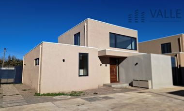 Se arrienda casa Nueva San Damián 3 d /oficina/ 3 baños