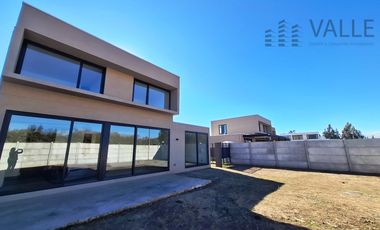 Se arrienda casa Nueva San Damián 3 d /oficina/ 3 baños