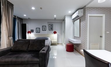 Spacious Ground Floor Condo with Pool Access