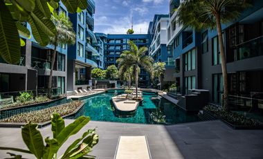 Spacious Ground Floor Condo with Pool Access
