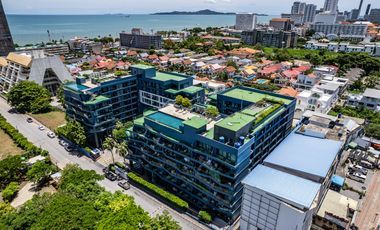 Spacious Ground Floor Condo with Pool Access