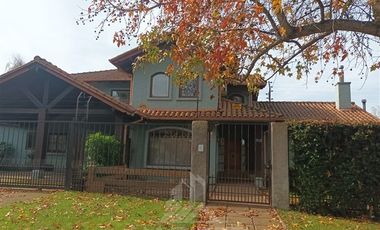 Casa en Arriendo en condominio Santa Raquel