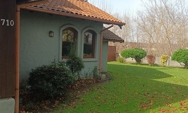 Casa en Arriendo en condominio Santa Raquel