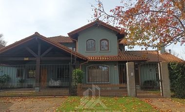 Casa en Arriendo en condominio Santa Raquel