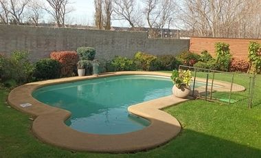 Casa en Arriendo en condominio Santa Raquel