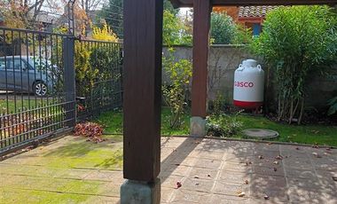 Casa en Arriendo en condominio Santa Raquel