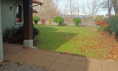 Casa en Arriendo en condominio Santa Raquel