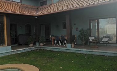 Casa en Arriendo en condominio Santa Raquel