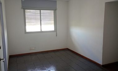 Dpto renovado amplias dimensiones 3 Dorm.