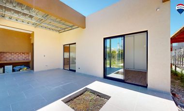 CASA TRES AMBIENTES EN BARRIO LAGUNA AZUL 118M2