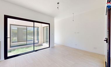CASA TRES AMBIENTES EN BARRIO LAGUNA AZUL 118M2