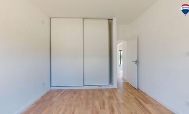 CASA TRES AMBIENTES EN BARRIO LAGUNA AZUL 118M2