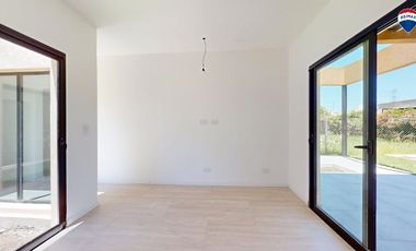 CASA TRES AMBIENTES EN BARRIO LAGUNA AZUL 118M2