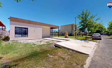 CASA TRES AMBIENTES EN BARRIO LAGUNA AZUL 118M2