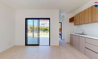 CASA TRES AMBIENTES EN BARRIO LAGUNA AZUL 118M2