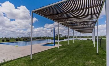 CASA TRES AMBIENTES EN BARRIO LAGUNA AZUL 118M2