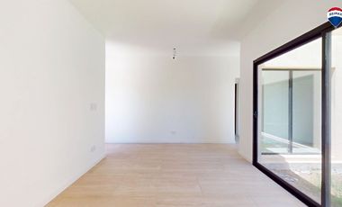 CASA TRES AMBIENTES EN BARRIO LAGUNA AZUL 118M2