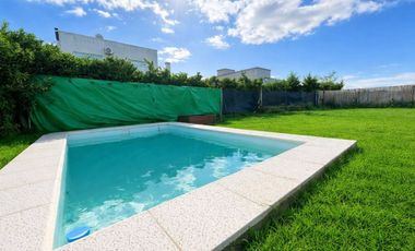 CASA TRES AMBIENTES EN BARRIO LAGUNA AZUL 118M2