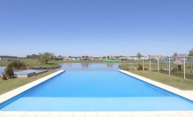 CASA TRES AMBIENTES EN BARRIO LAGUNA AZUL 118M2