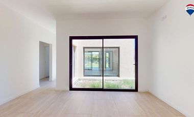 CASA TRES AMBIENTES EN BARRIO LAGUNA AZUL 118M2