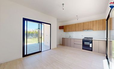 CASA TRES AMBIENTES EN BARRIO LAGUNA AZUL 118M2