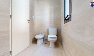 CASA TRES AMBIENTES EN BARRIO LAGUNA AZUL 118M2