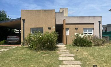 CASA CON PILETA ALQUILER BARRIO CERRADO CANNING