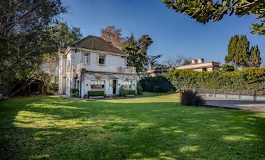 Casa 7 ambs. Parque y piscina. Escucha ofertas