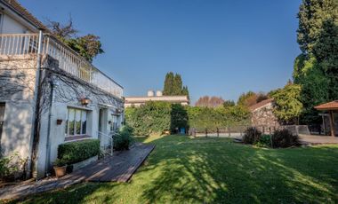 Casa 7 ambs. Parque y piscina. Escucha ofertas