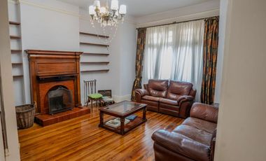 Casa 7 ambs. Parque y piscina. Escucha ofertas