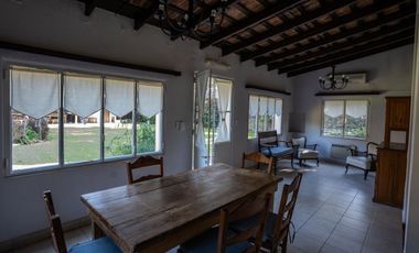 Casa 7 ambs. Parque y piscina. Escucha ofertas