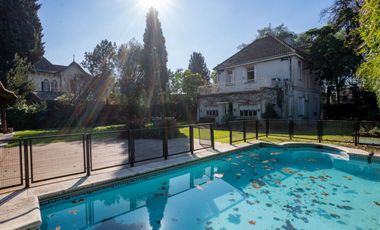 Casa 7 ambs. Parque y piscina. Escucha ofertas
