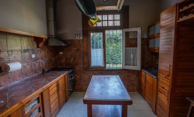Casa 7 ambs. Parque y piscina. Escucha ofertas